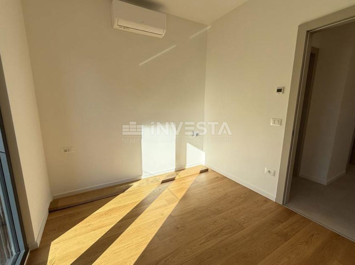 Medulin, Premantura, sodoben nov stan, terasa, parkirišče