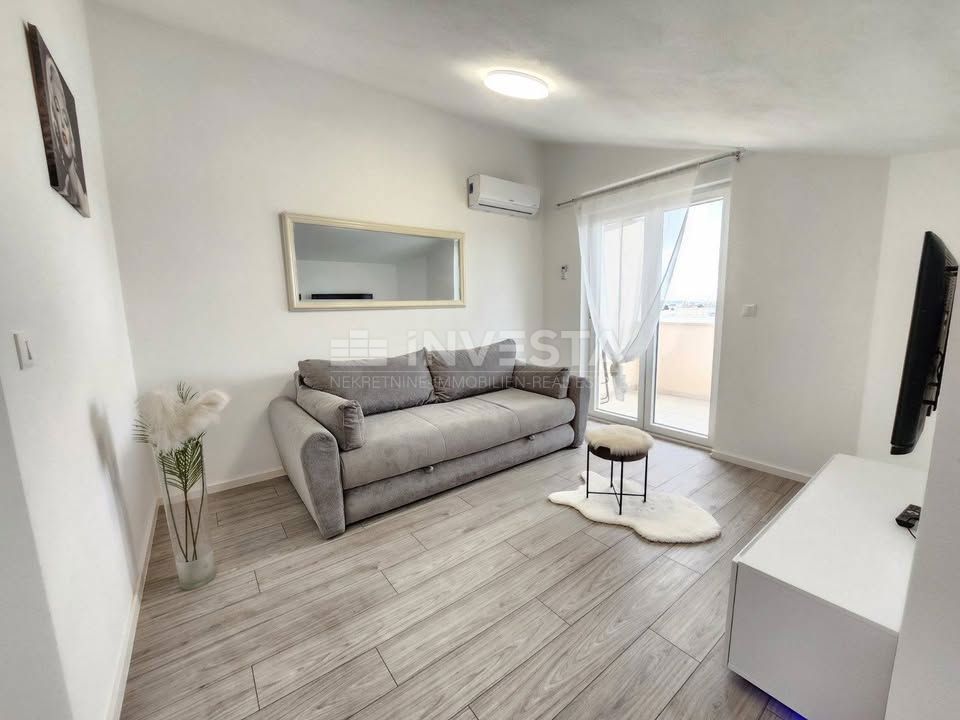 Majhno stanovanje v novogradnji s teraso