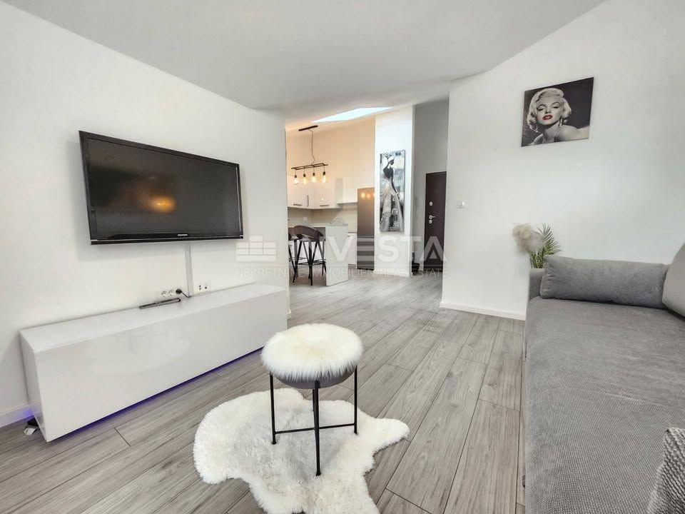 Majhno stanovanje v novogradnji s teraso