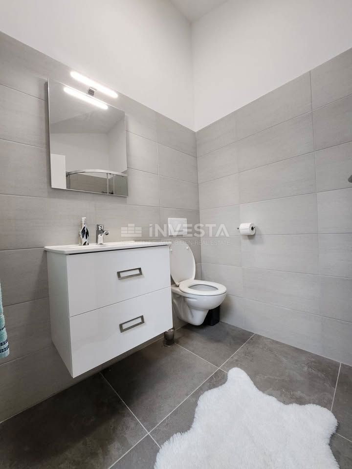 Majhno stanovanje v novogradnji s teraso