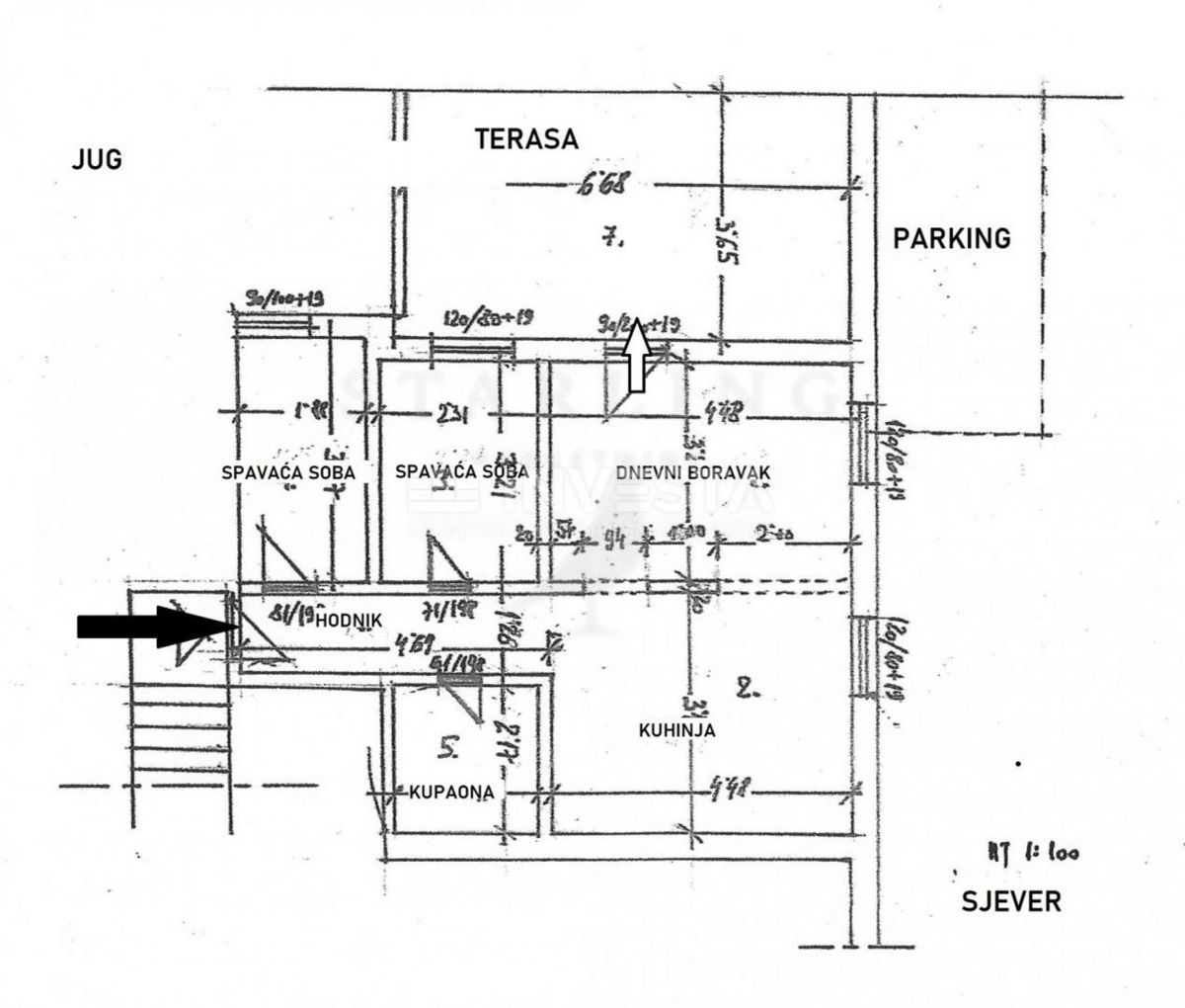 Hrvaška, Istra, Pula, Jadreški - konoba, predelana v dvosobno stanovanje 64 m² v kleti z veliko teraso