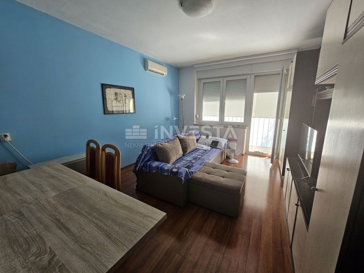 Hrvaška, Istra, center Pule - sončno stanovanje 58m² z veliko ložo