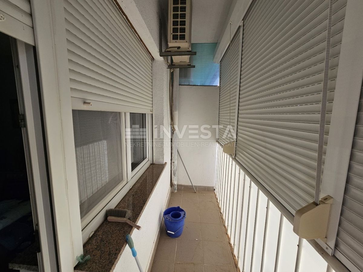 Hrvaška, Istra, center Pule - sončno stanovanje 58m² z veliko ložo
