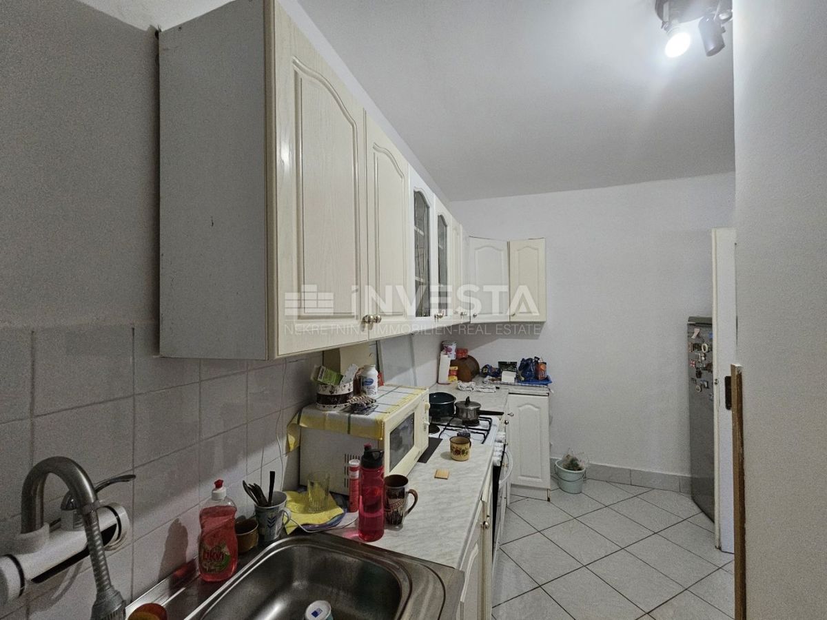 Hrvaška, Istra, center Pule - sončno stanovanje 58m² z veliko ložo