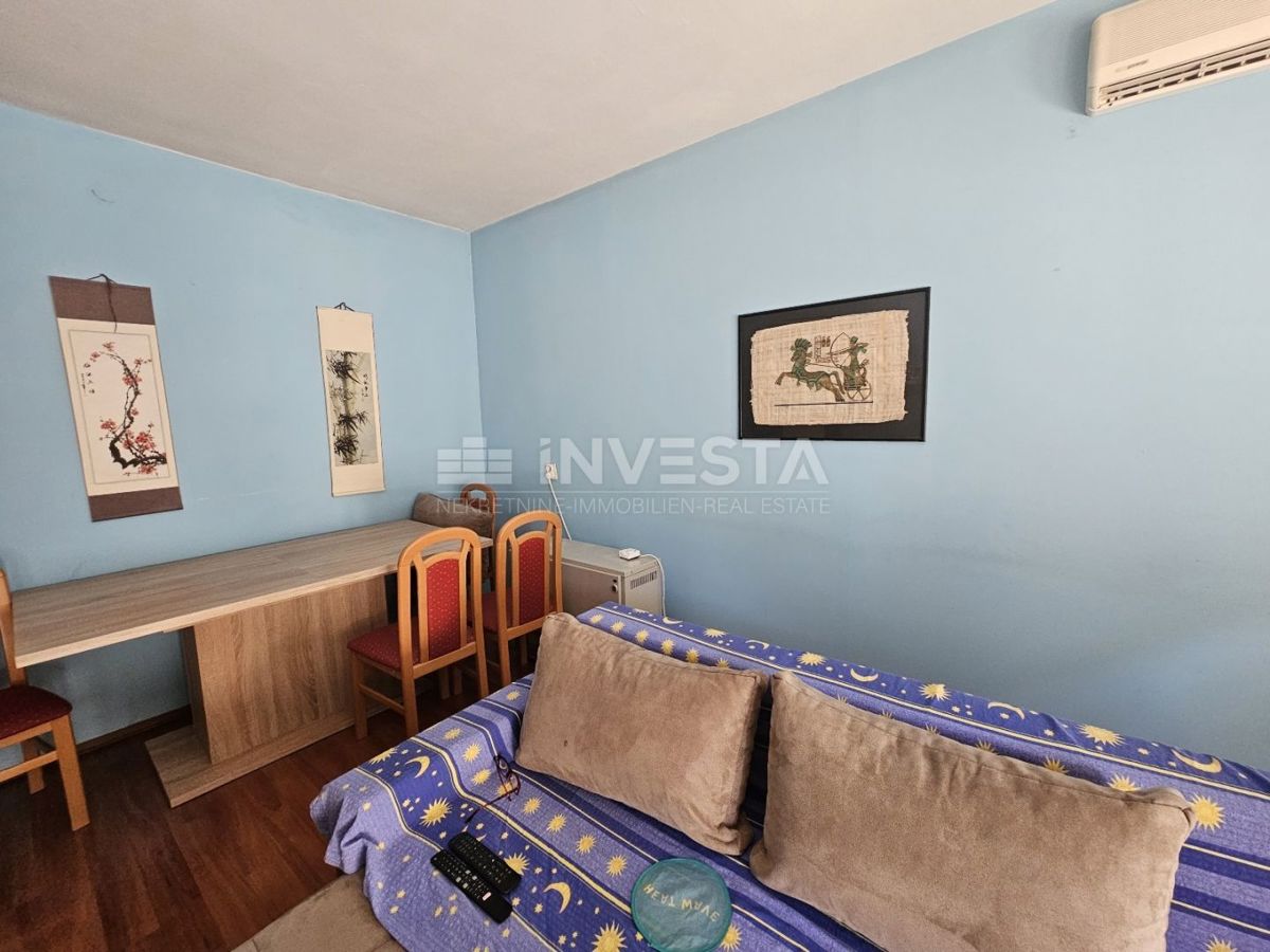 Hrvaška, Istra, center Pule - sončno stanovanje 58m² z veliko ložo