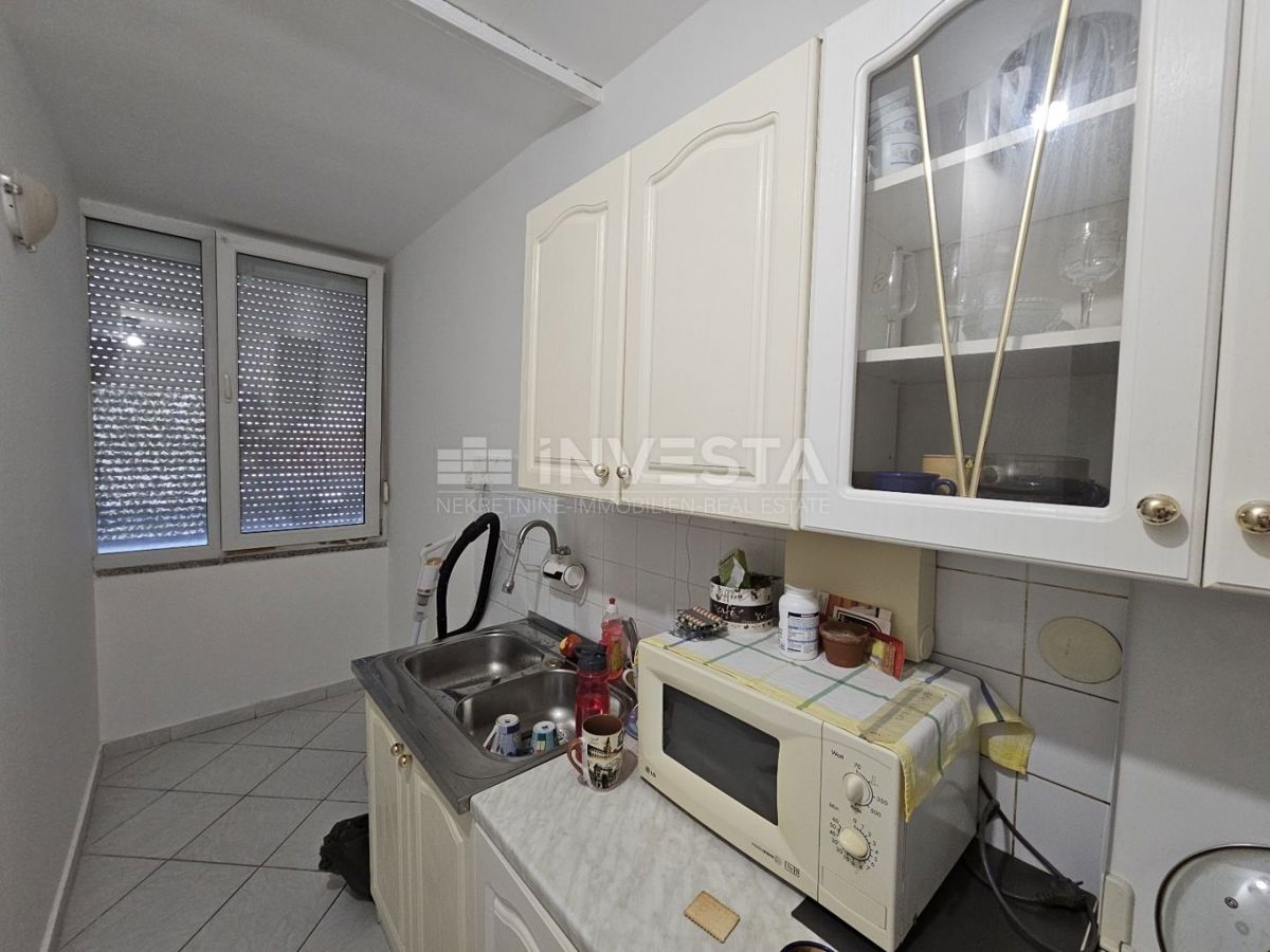 Hrvaška, Istra, center Pule - sončno stanovanje 58m² z veliko ložo