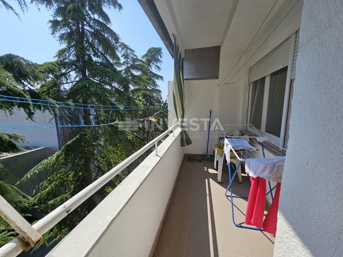 Hrvaška, Istra, center Pule - sončno stanovanje 58m² z veliko ložo