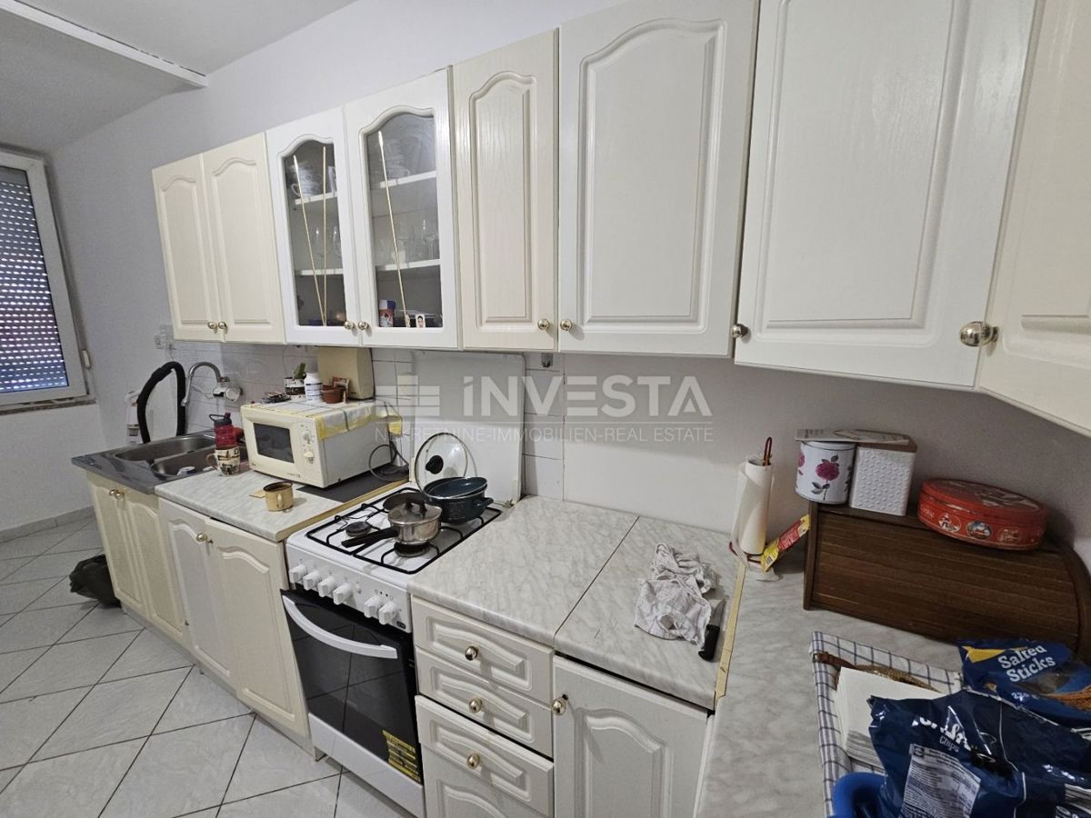Hrvaška, Istra, center Pule - sončno stanovanje 58m² z veliko ložo