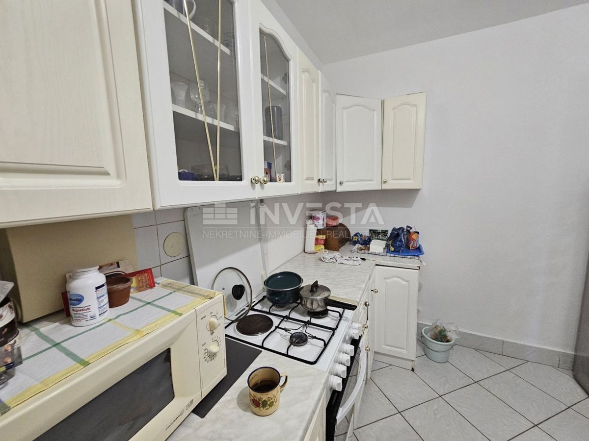 Hrvaška, Istra, center Pule - sončno stanovanje 58m² z veliko ložo