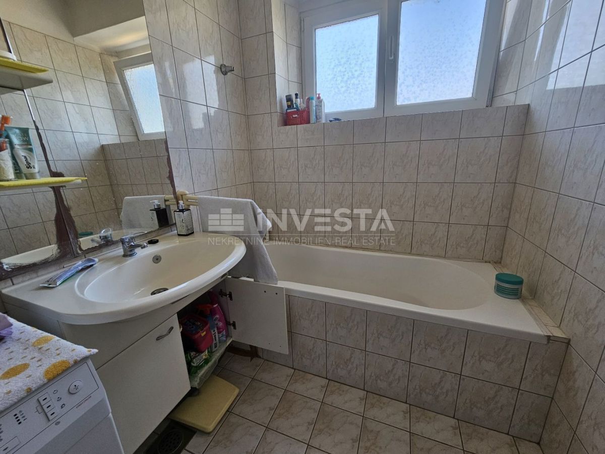 Hrvaška, Istra, center Pule - sončno stanovanje 58m² z veliko ložo