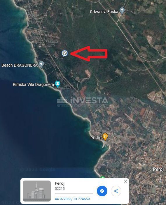 Peroj, Zemljišče 500 metrov od morja