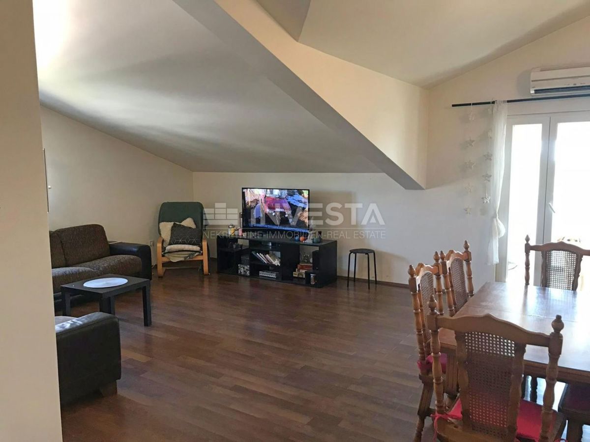 Poreč, prostorno stanovanje 91 m2 na odlični lokaciji
