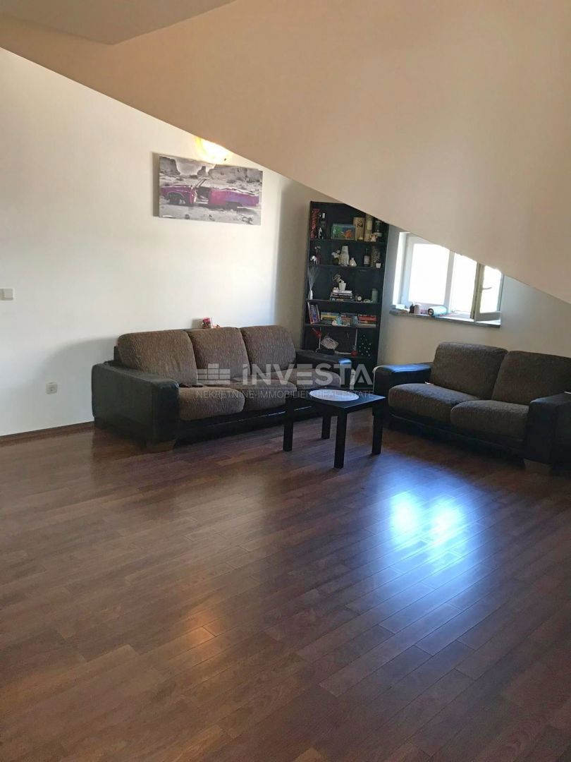 Poreč, prostorno stanovanje 91 m2 na odlični lokaciji
