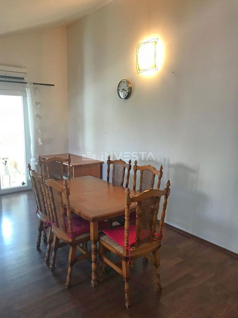 Poreč, prostorno stanovanje 91 m2 na odlični lokaciji