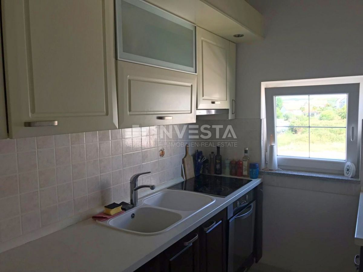 Poreč, prostorno stanovanje 91 m2 na odlični lokaciji