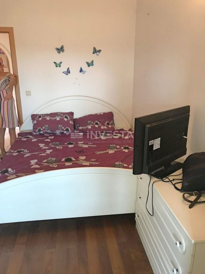 Poreč, prostorno stanovanje 91 m2 na odlični lokaciji