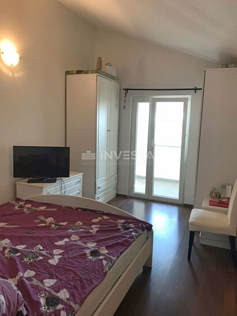 Poreč, prostorno stanovanje 91 m2 na odlični lokaciji