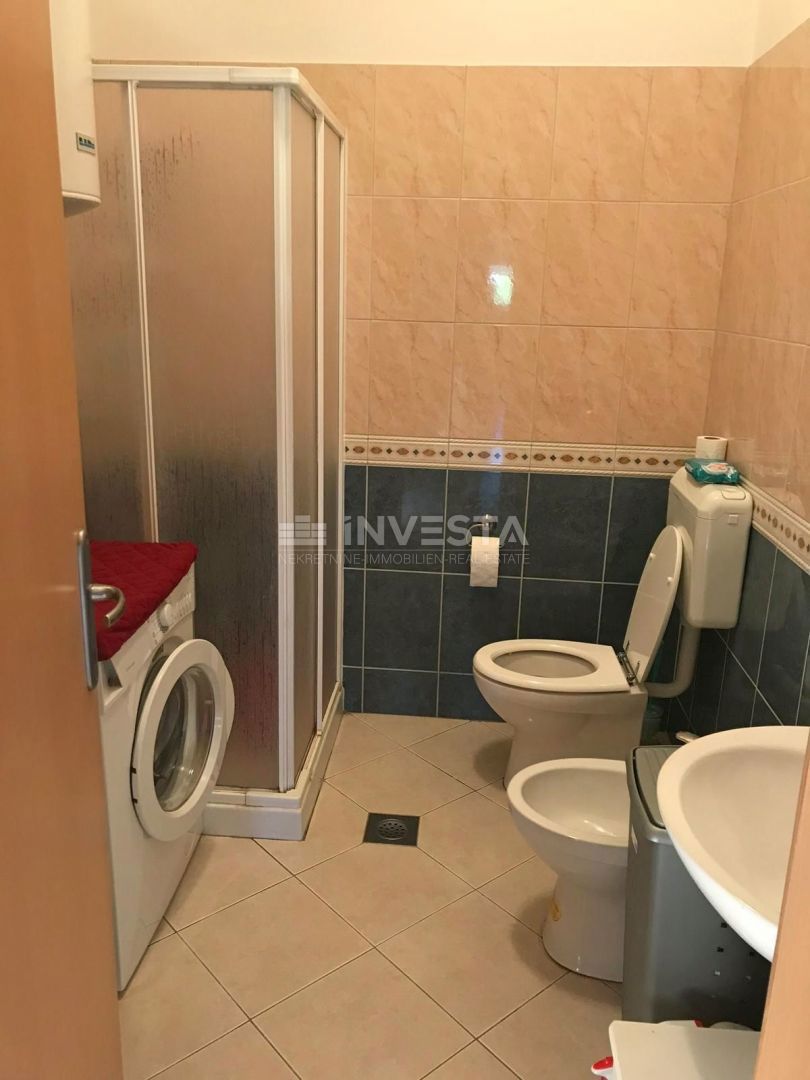 Poreč, prostorno stanovanje 91 m2 na odlični lokaciji