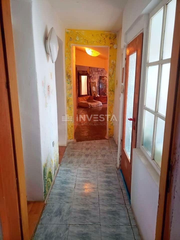 Pula center, prostorno štirisobno stanovanje na odlični lokaciji, 122 m2
