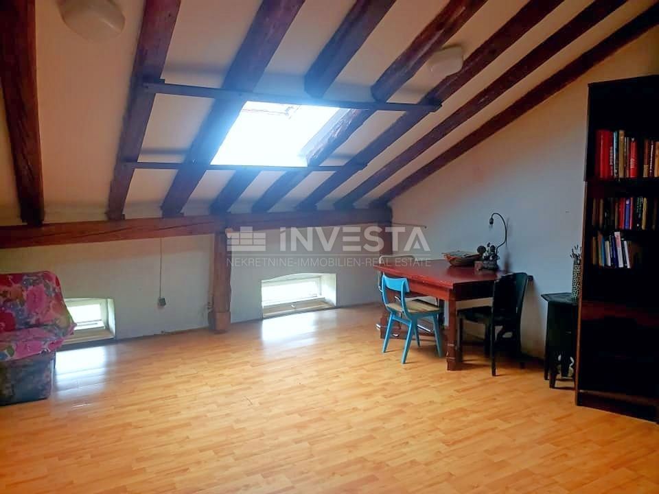 Pula center, prostorno štirisobno stanovanje na odlični lokaciji, 122 m2
