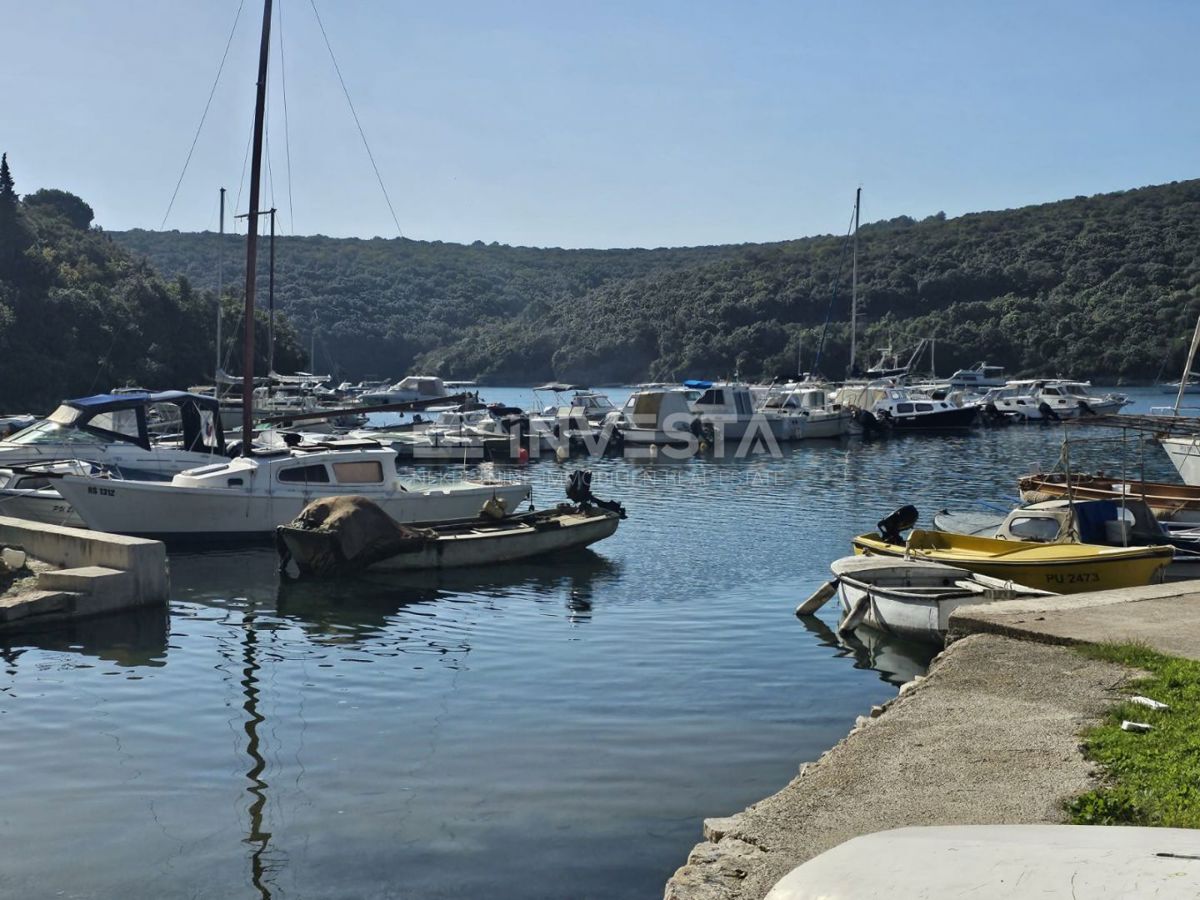 Krnički Porat, gozd 200 m od morja in 40 m do urbanizirane cone