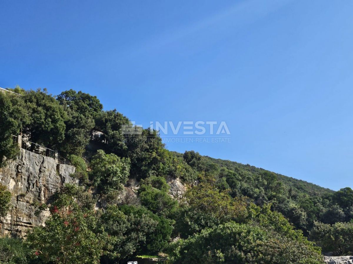 Krnički Porat, gozd 200 m od morja in 40 m do urbanizirane cone