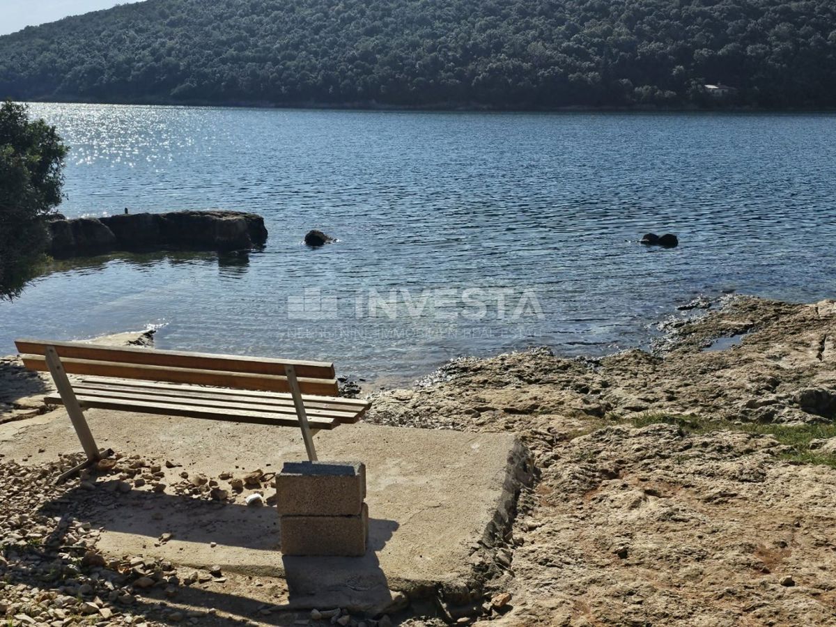 Krnički Porat, gozd 200 m od morja in 40 m do urbanizirane cone