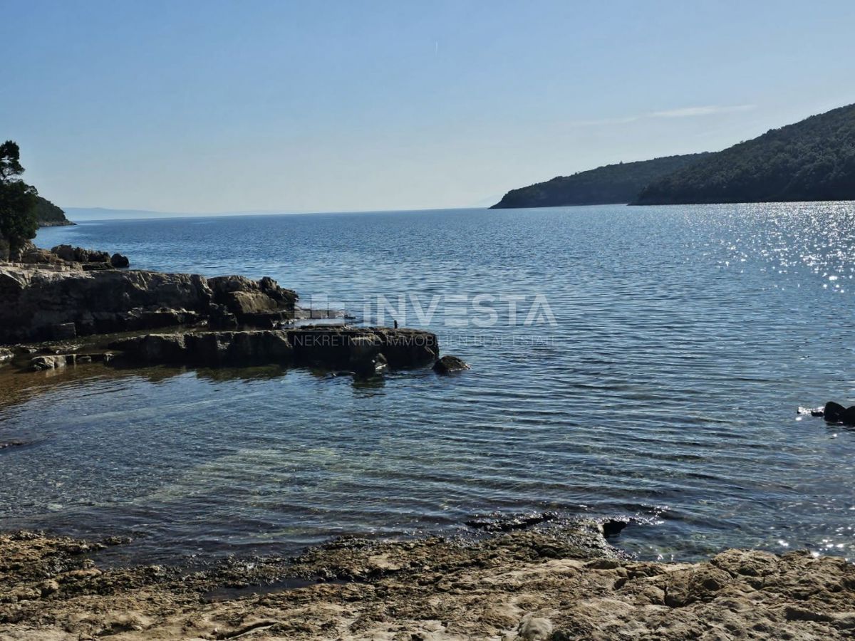 Krnički Porat, gozd 200 m od morja in 40 m do urbanizirane cone