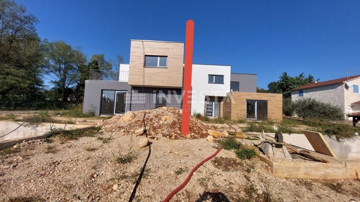 Občina Poreč, dvojna vila s bazenom