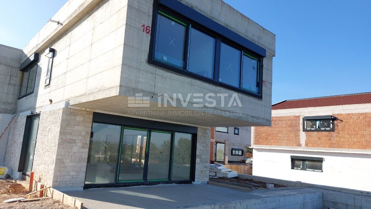 Občina Poreč, moderna vila s pogledom na morje