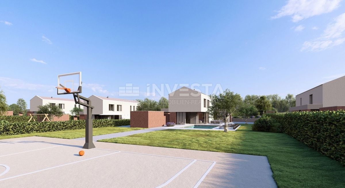 Okolica Labina, prostorna vila s bazenom in veliko parcelo