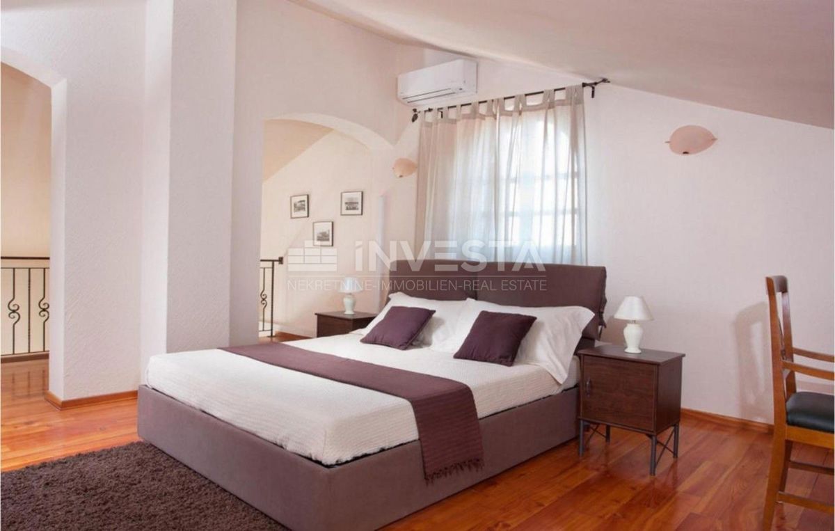 Čudovita enonadstropna vila s bazenom