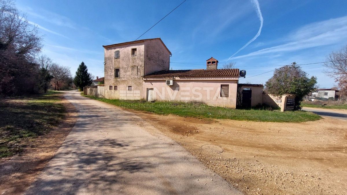 Poslovni prostor s stavbnim zemljiščem