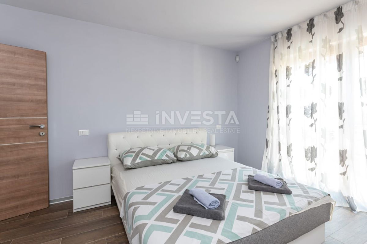  Luksuzni penthouse s panoramskim pogledom na morje, 200 metrov od plaže.