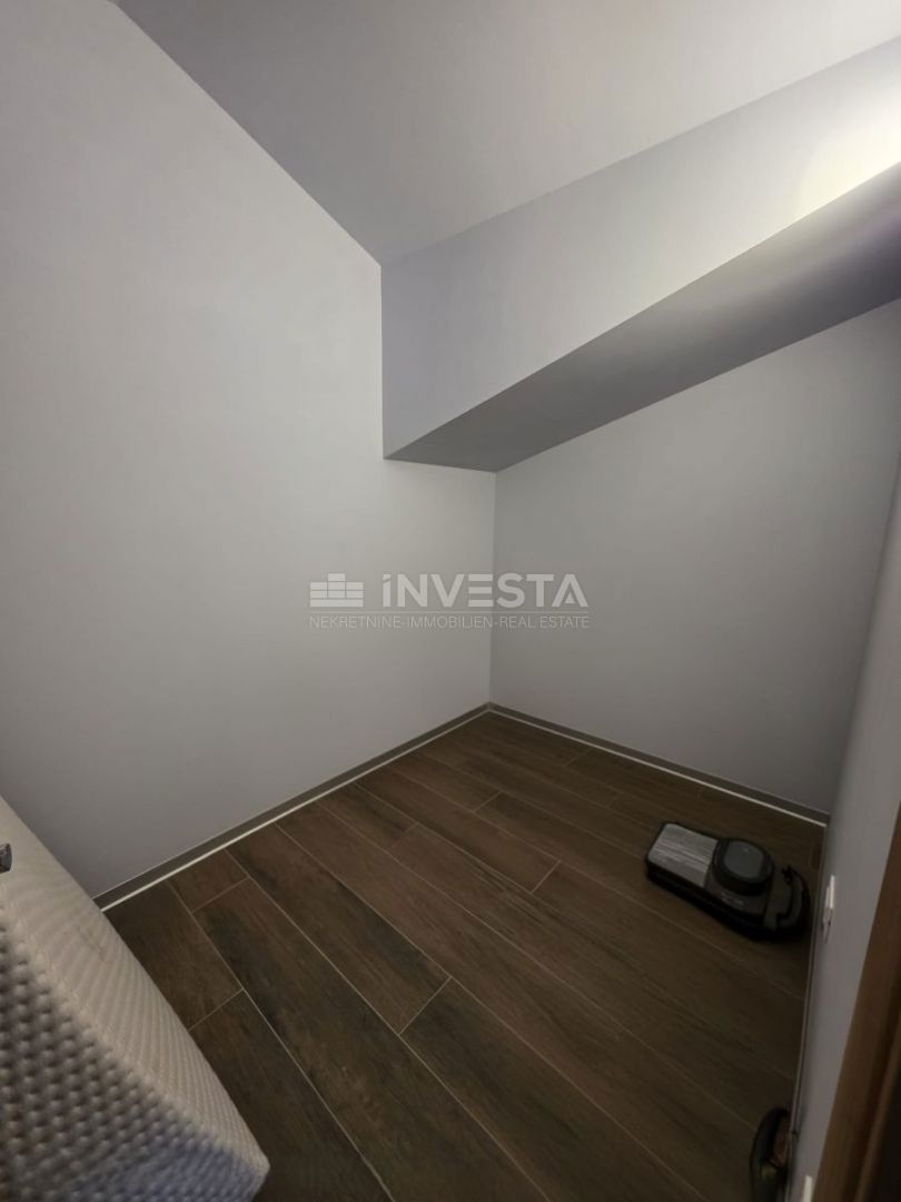  Luksuzni penthouse s panoramskim pogledom na morje, 200 metrov od plaže.