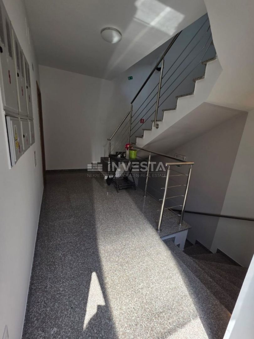  Luksuzni penthouse s panoramskim pogledom na morje, 200 metrov od plaže.