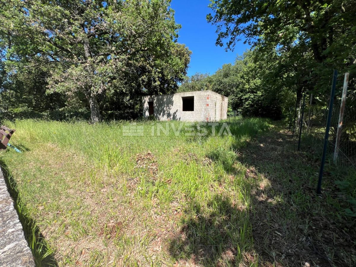 Kmetijsko zemljišče 500 m², 75 m od plaže