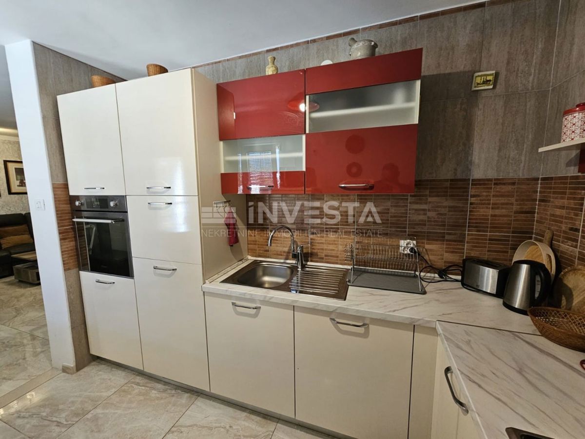 Fažana, stanovanje v pritličju z vrtom, blizu centra in plaž