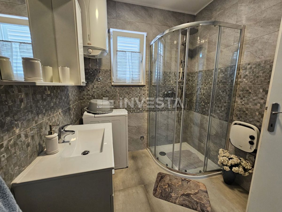 Fažana, stanovanje v pritličju z vrtom, blizu centra in plaž