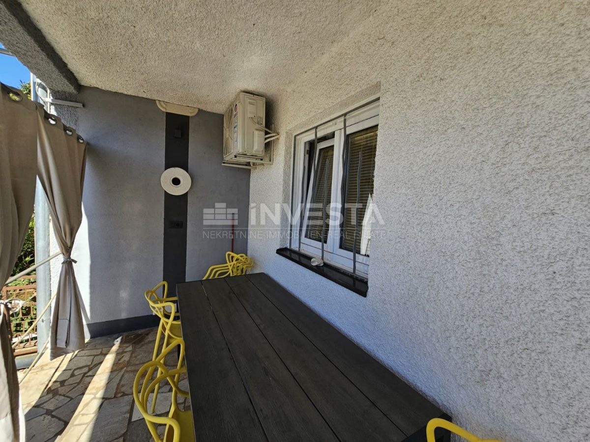 Fažana, stanovanje v pritličju z vrtom, blizu centra in plaž