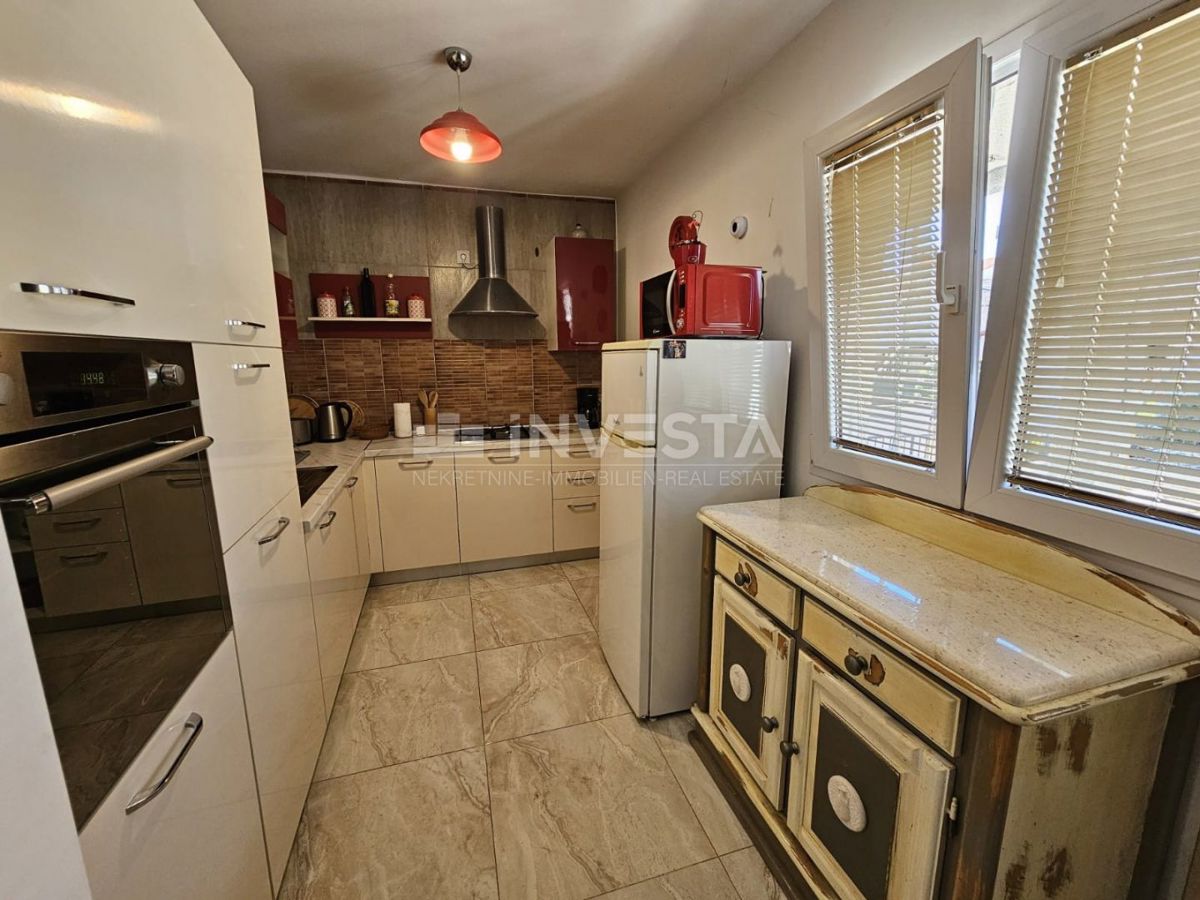 Fažana, stanovanje v pritličju z vrtom, blizu centra in plaž