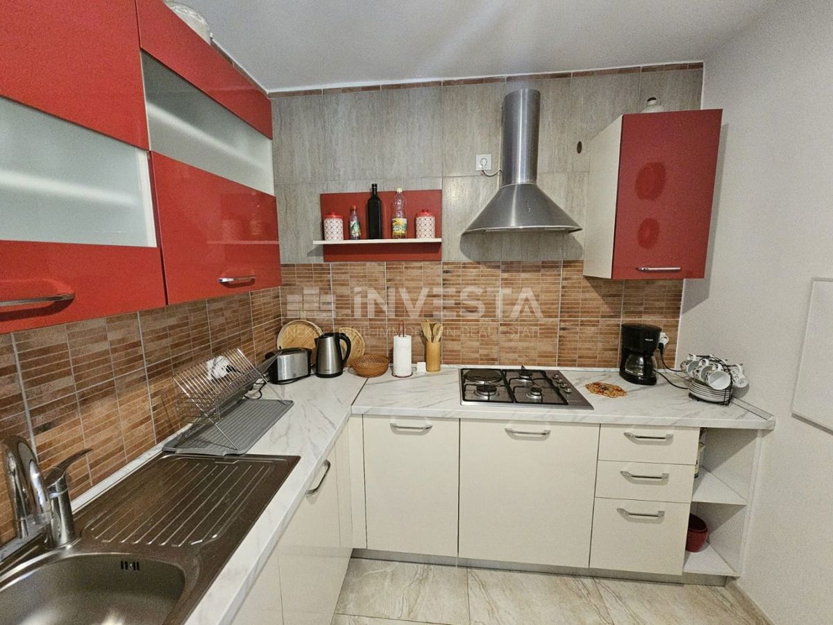 Fažana, stanovanje v pritličju z vrtom, blizu centra in plaž