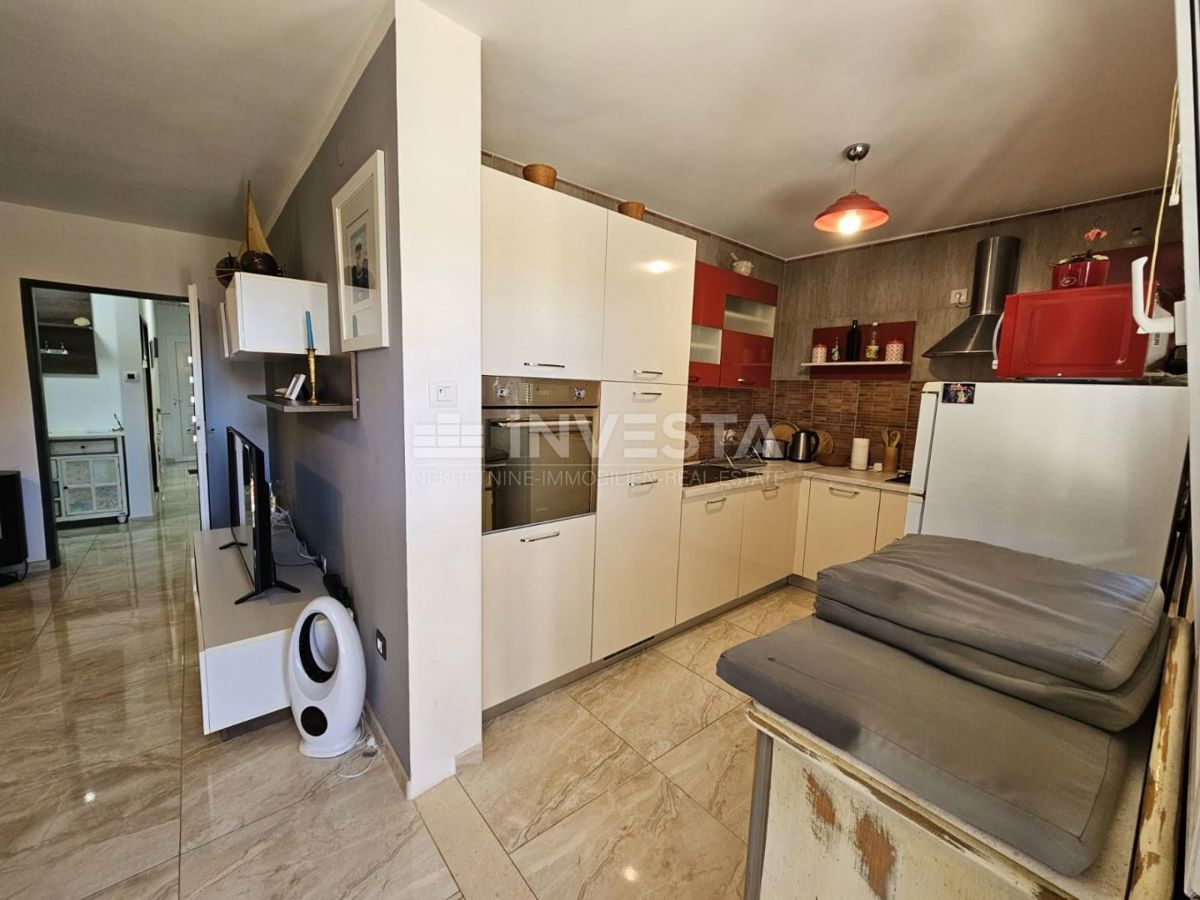 Fažana, stanovanje v pritličju z vrtom, blizu centra in plaž