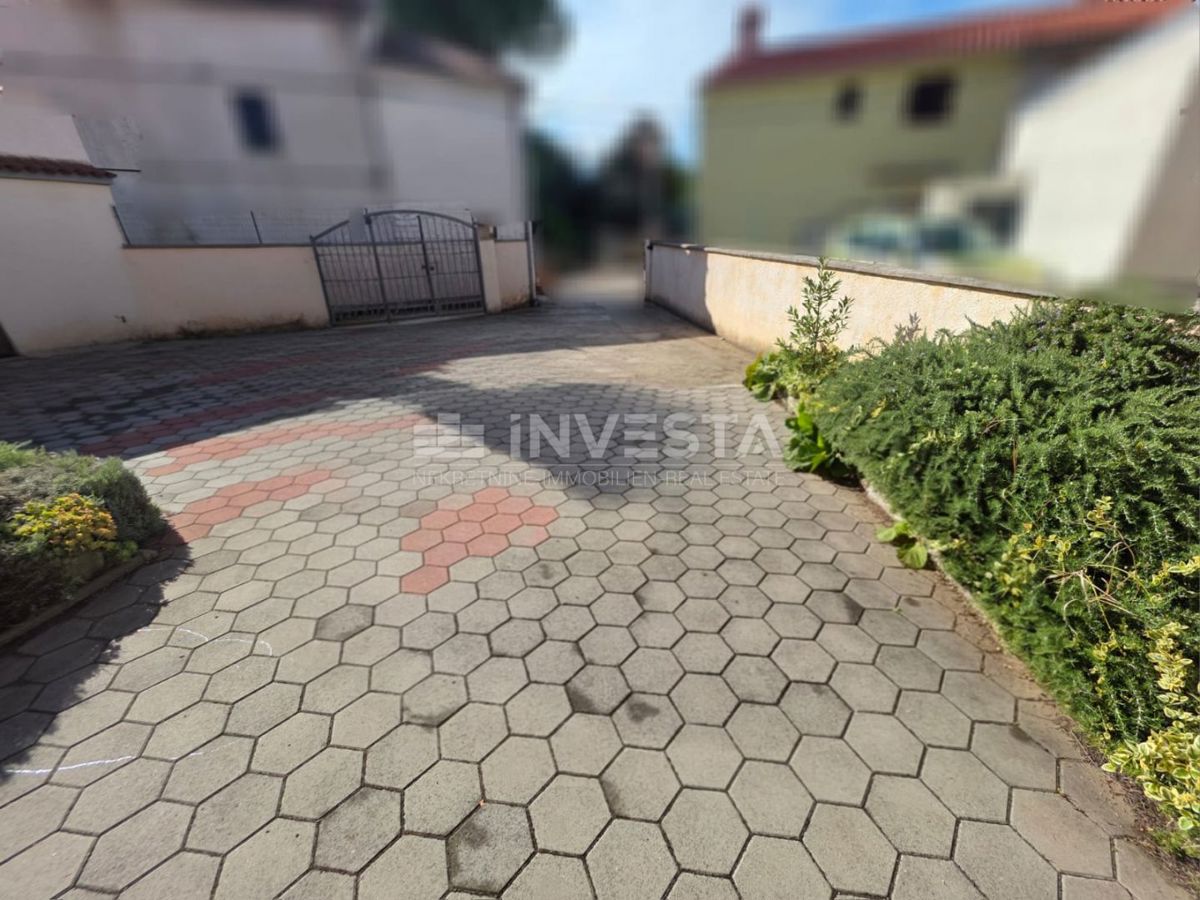 Popolnoma prenovljena vrstna hiša v Marčani – idealna za bivanje ali najem