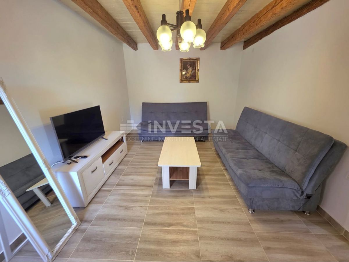 Popolnoma prenovljena vrstna hiša v Marčani – idealna za bivanje ali najem