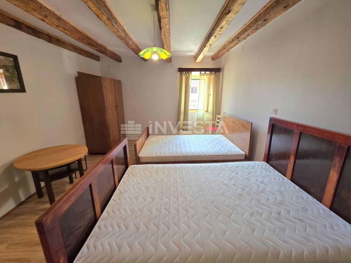 Popolnoma prenovljena vrstna hiša v Marčani – idealna za bivanje ali najem