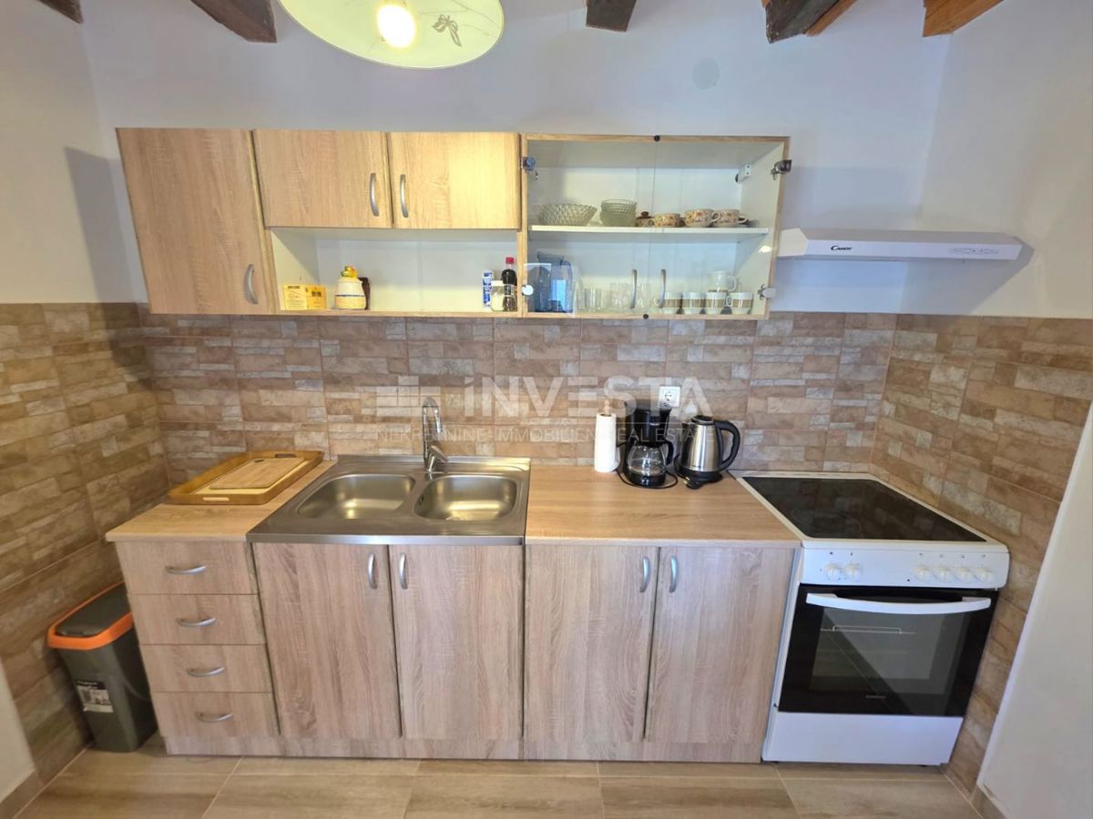 Popolnoma prenovljena vrstna hiša v Marčani – idealna za bivanje ali najem