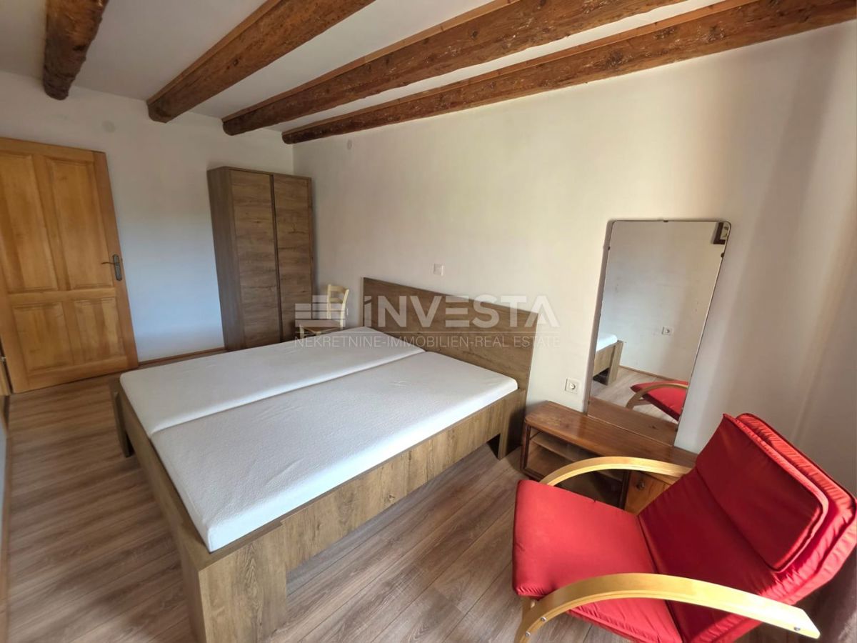 Popolnoma prenovljena vrstna hiša v Marčani – idealna za bivanje ali najem