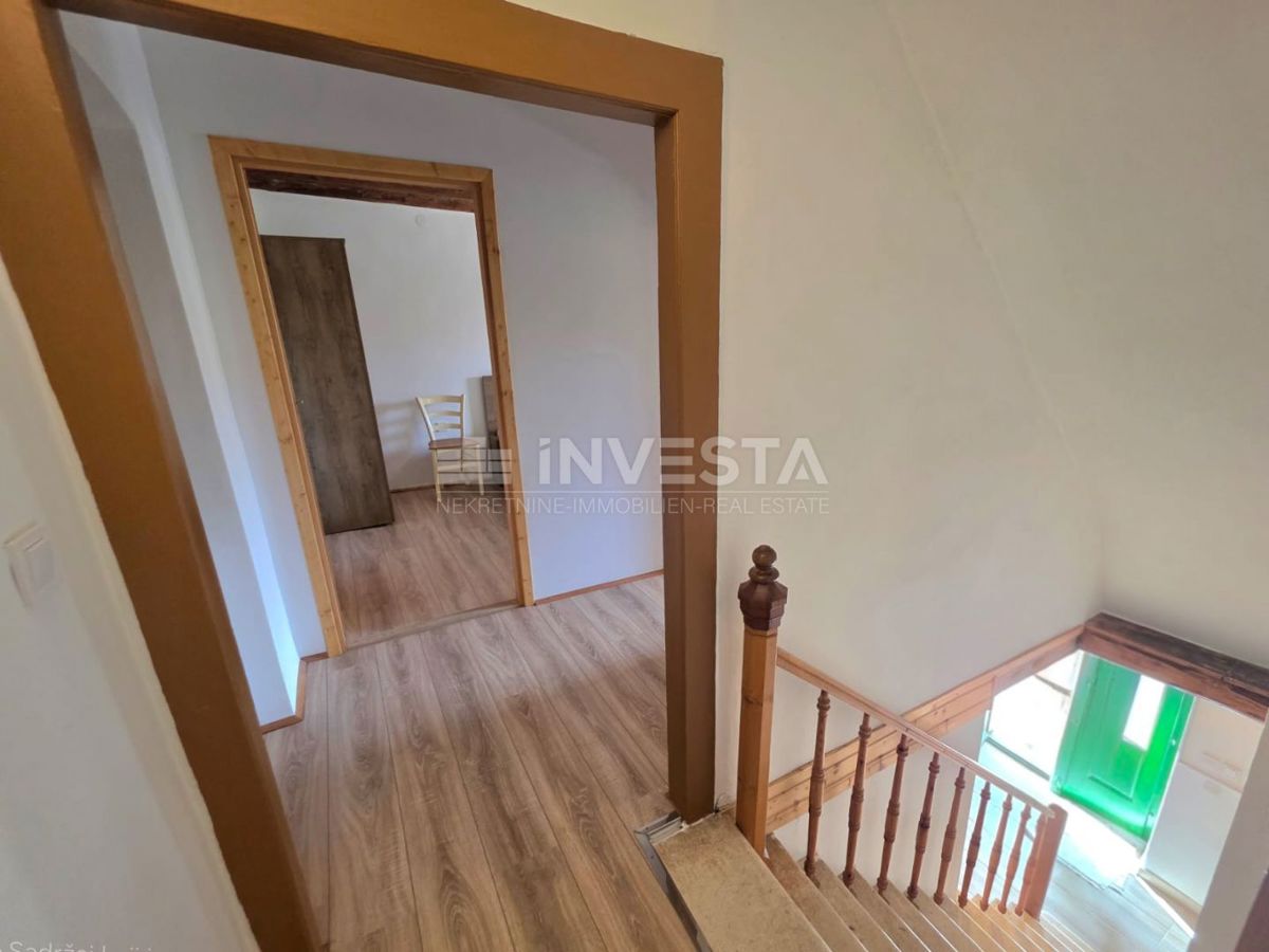 Popolnoma prenovljena vrstna hiša v Marčani – idealna za bivanje ali najem