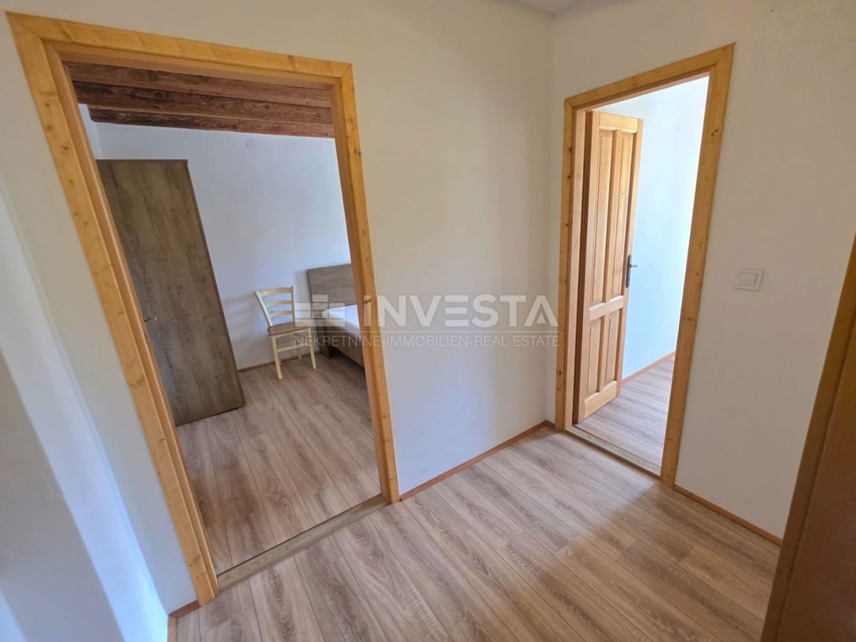 Popolnoma prenovljena vrstna hiša v Marčani – idealna za bivanje ali najem